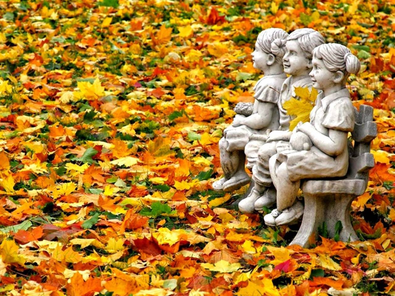 Невероятная осень. Осень скульптура. Скульптура с осенним листочком. Философия осени. Осень скульптуры сад.
