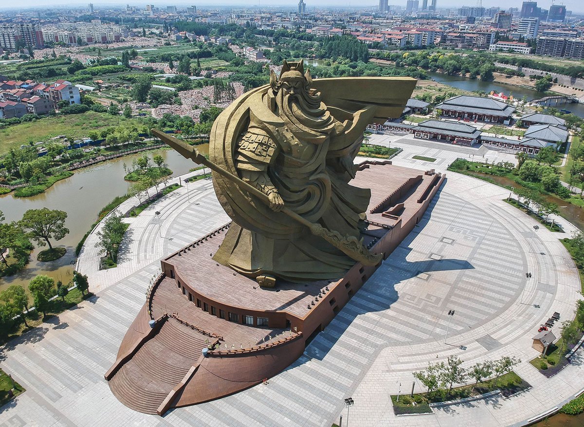 Гуань Юй статуя
