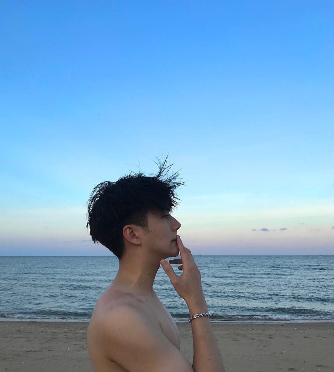 Корейцы парни на море