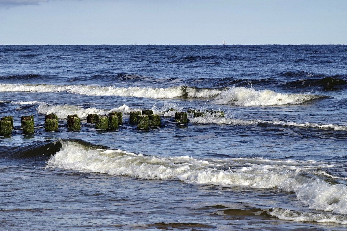 Балтийское море волны