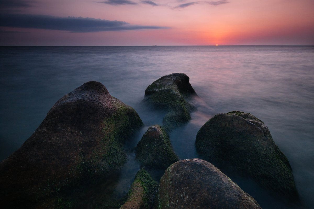 Каспийское море и горы