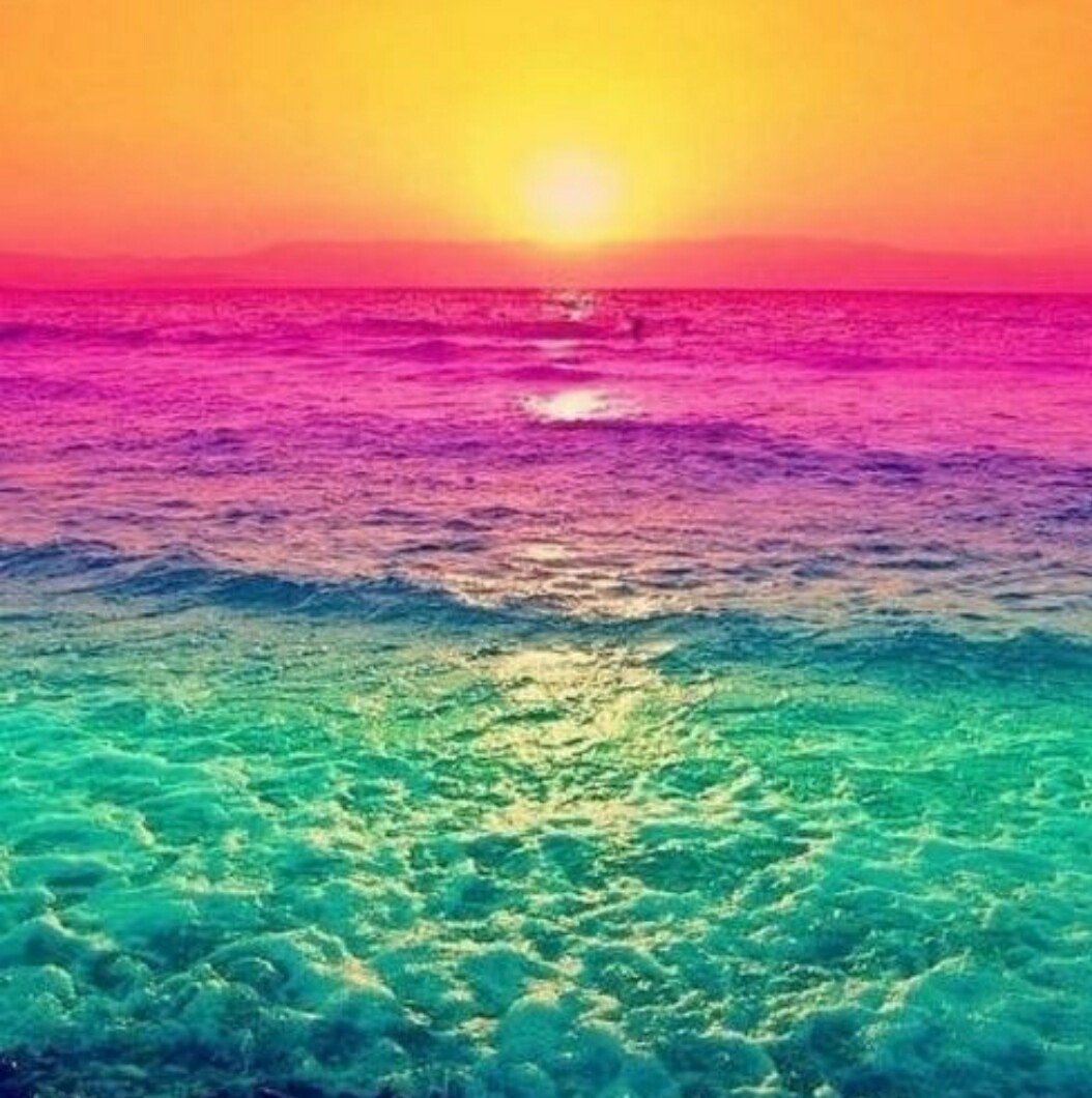 Яркое море