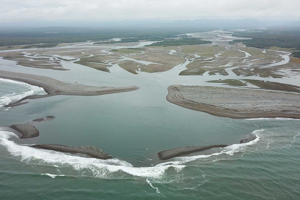 Река Амур впадает в Охотское море