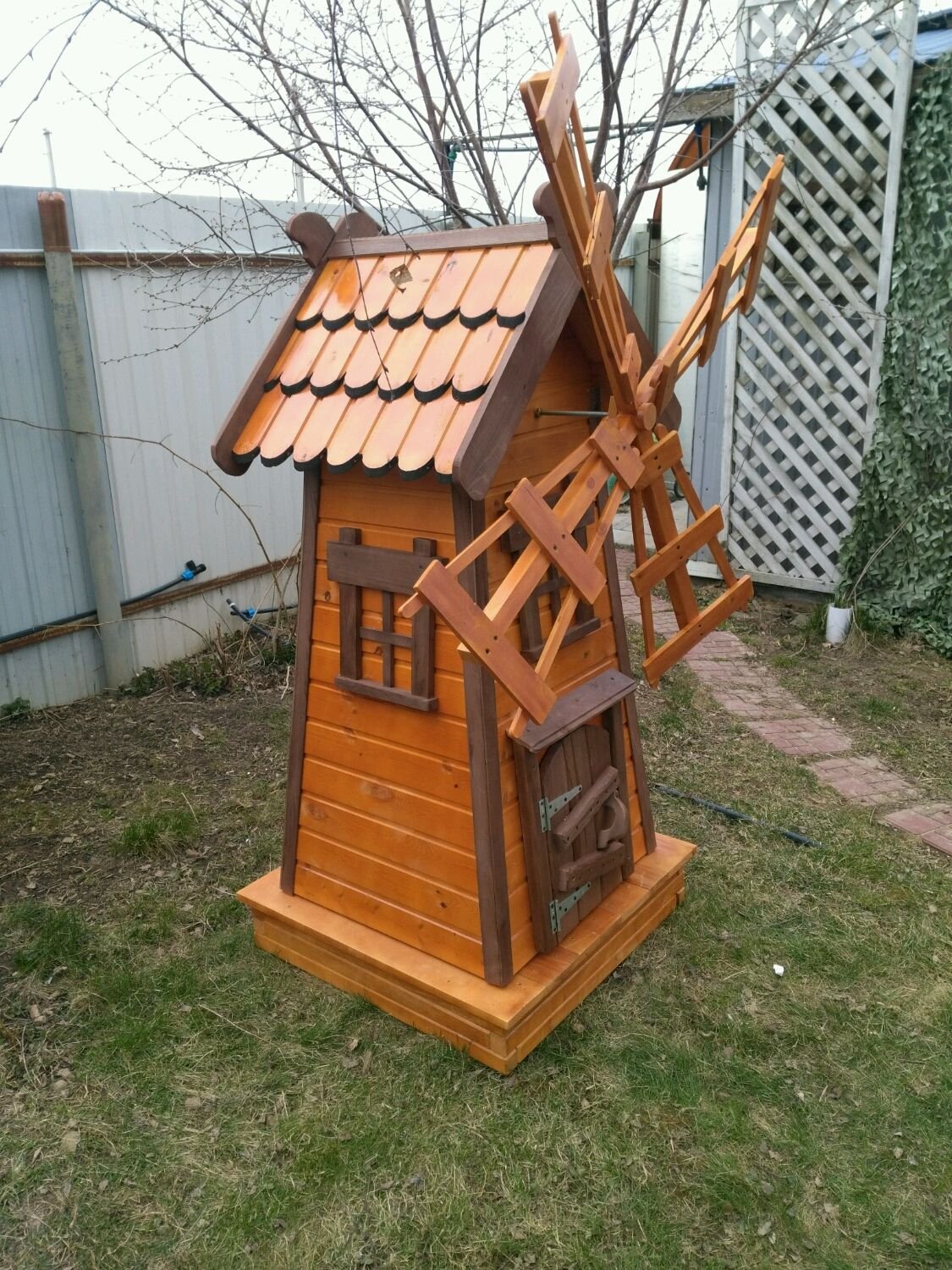 Садовая фигура мельница деревянная