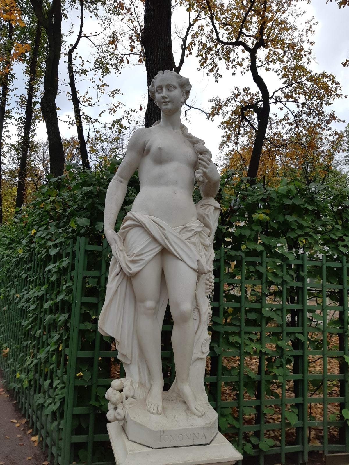 Летний сад в Санкт-Петербурге статуя Немезида