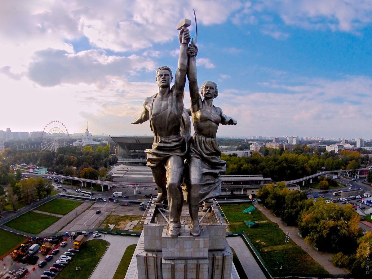 Памятник рабочий и колхозница в Москве