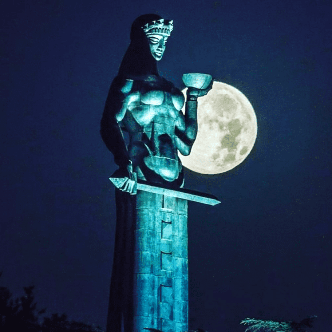 Мать Грузия памятник