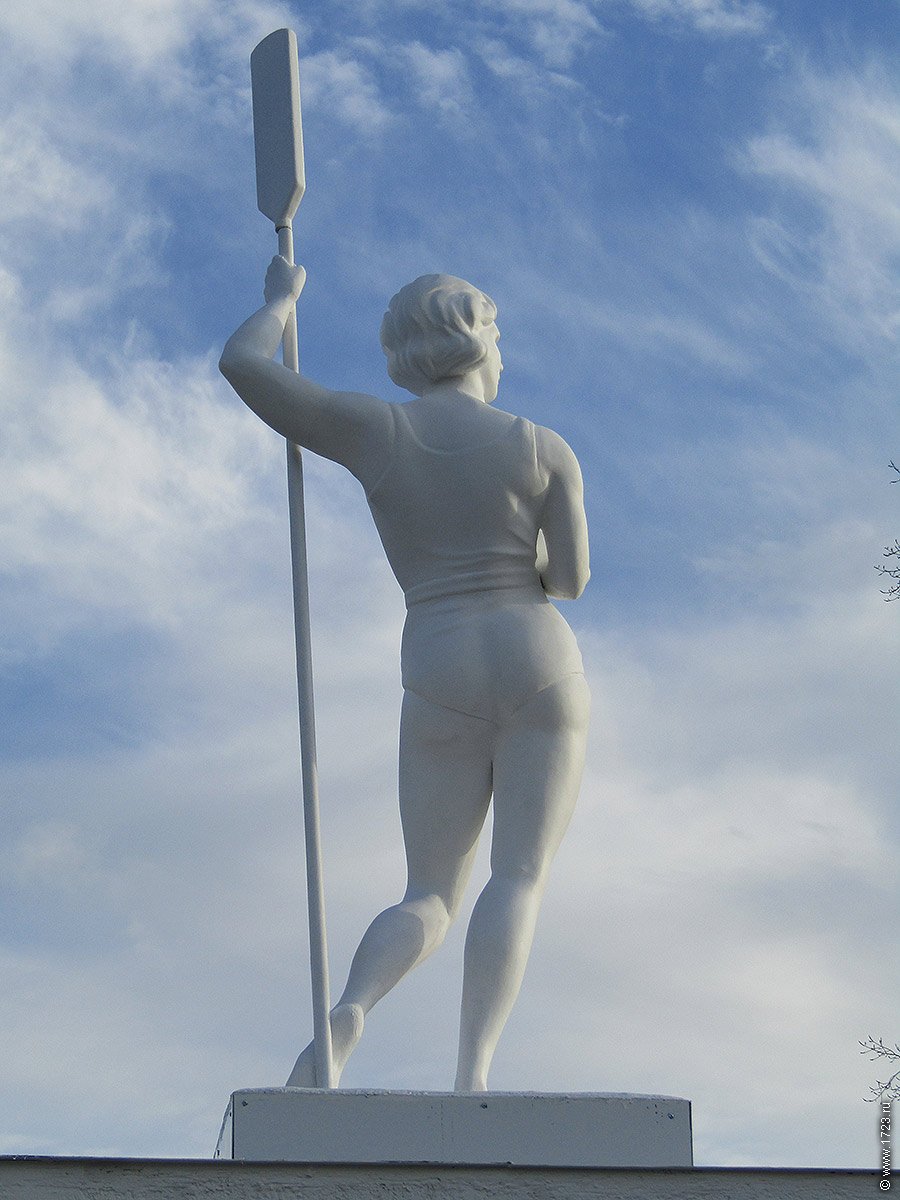Девушка с веслом Шадр 1935