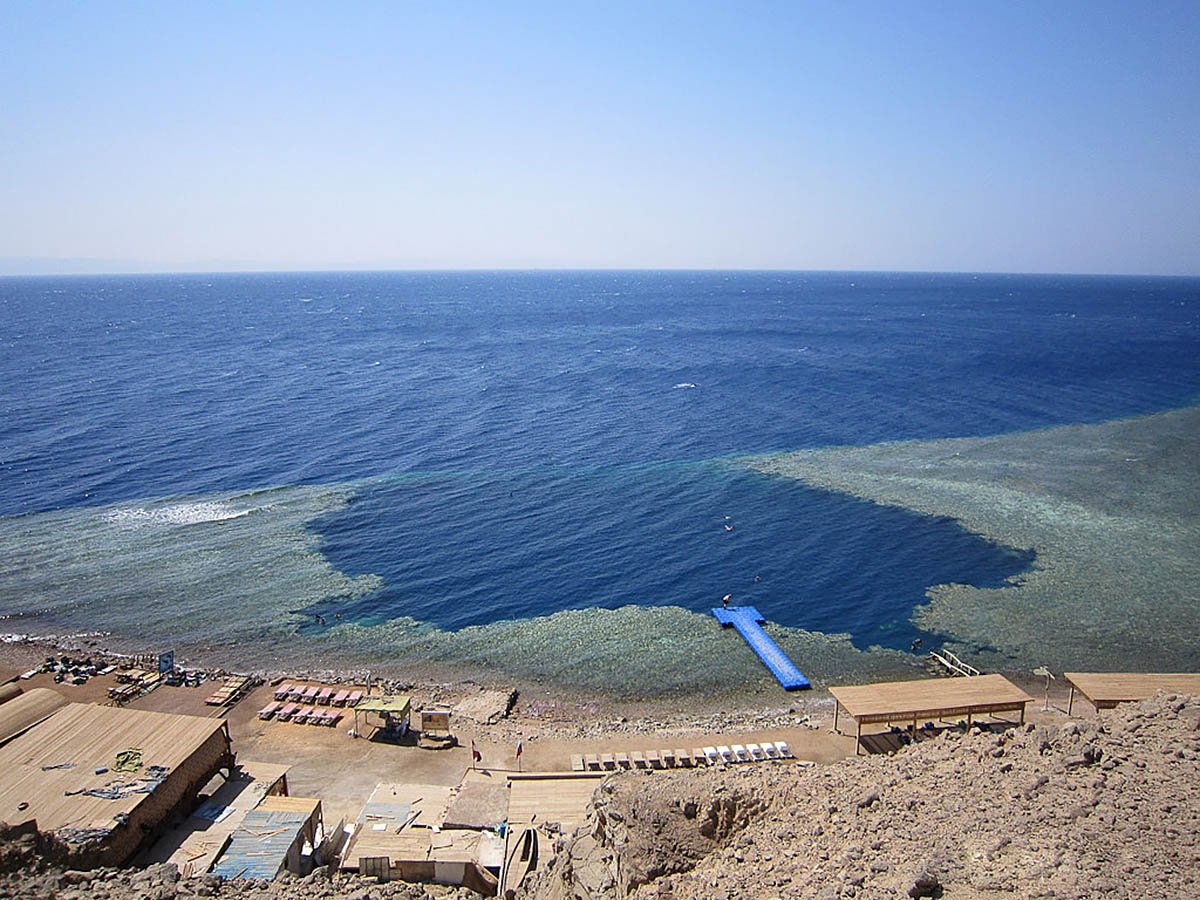 Голубая дыра в Красном море Дахаб