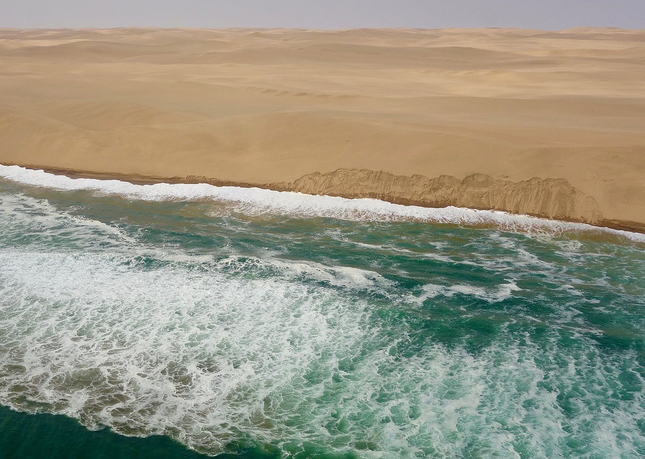 Самое теплое и соленое море африки. Пресное море. Берег скелетов. Парк берег скелетов. Берег скелетов Намибия на карте.