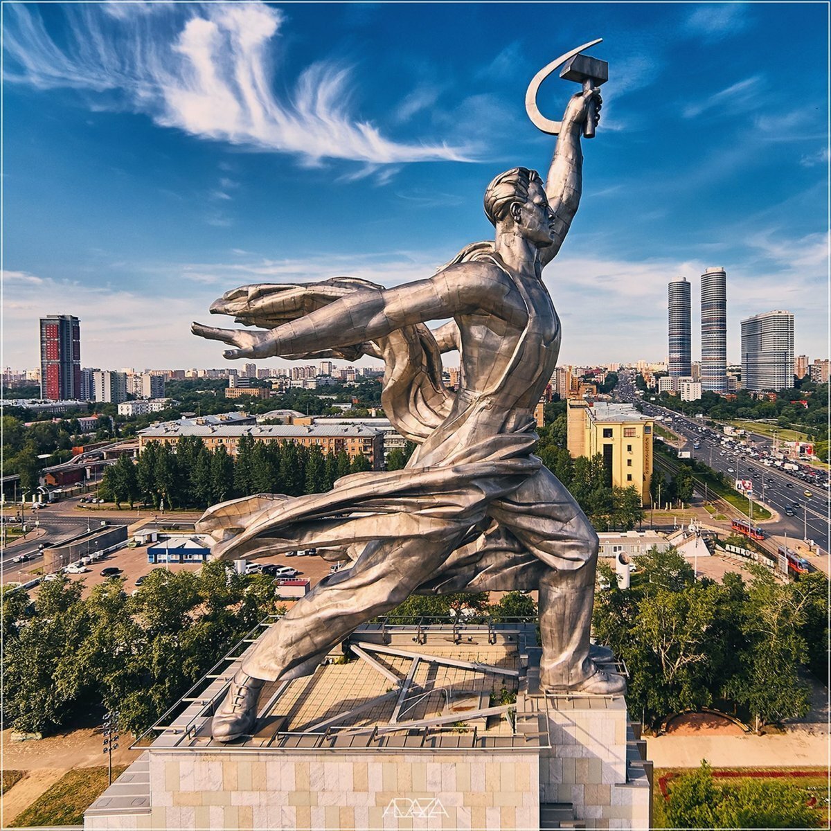 Вера Мухина рабочий и колхозница