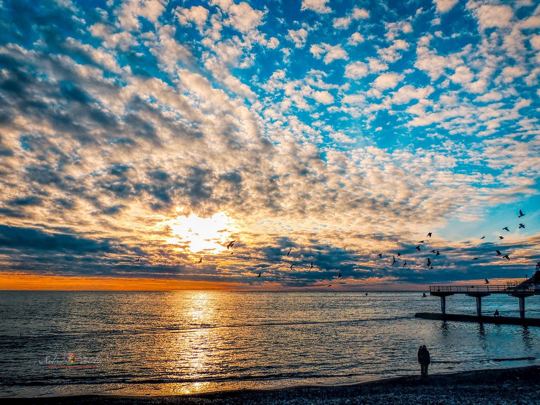 Закат на черном море в Сочи