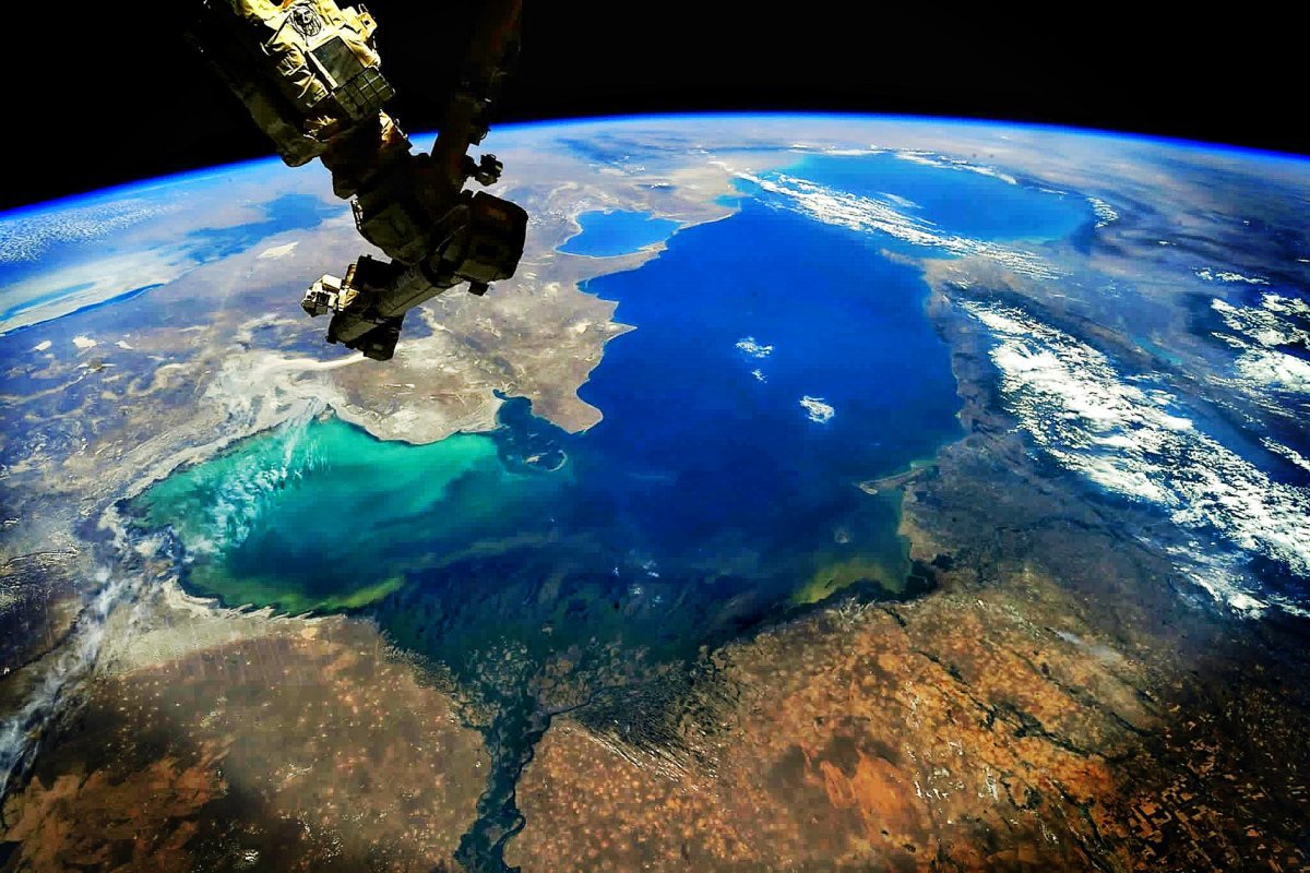 Каспийское море из космоса