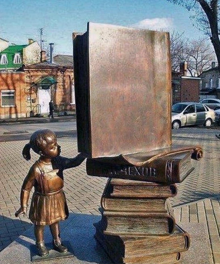 Скульптурная композиция «юная читательница» Таганрог