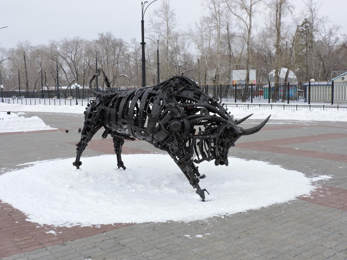 Статуя быка в Благовещенске