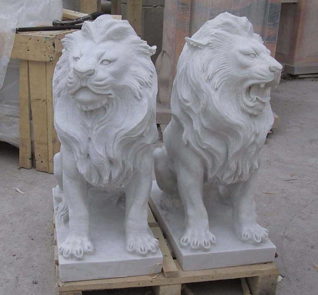 Лев из мрамора