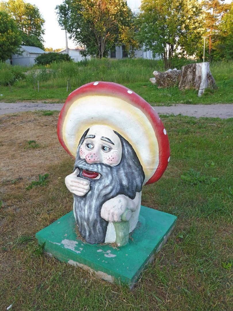 Скульптура гриб старичок