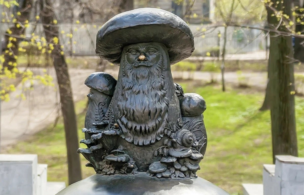 Памятник "в Рязани грибы с глазами" Рязань