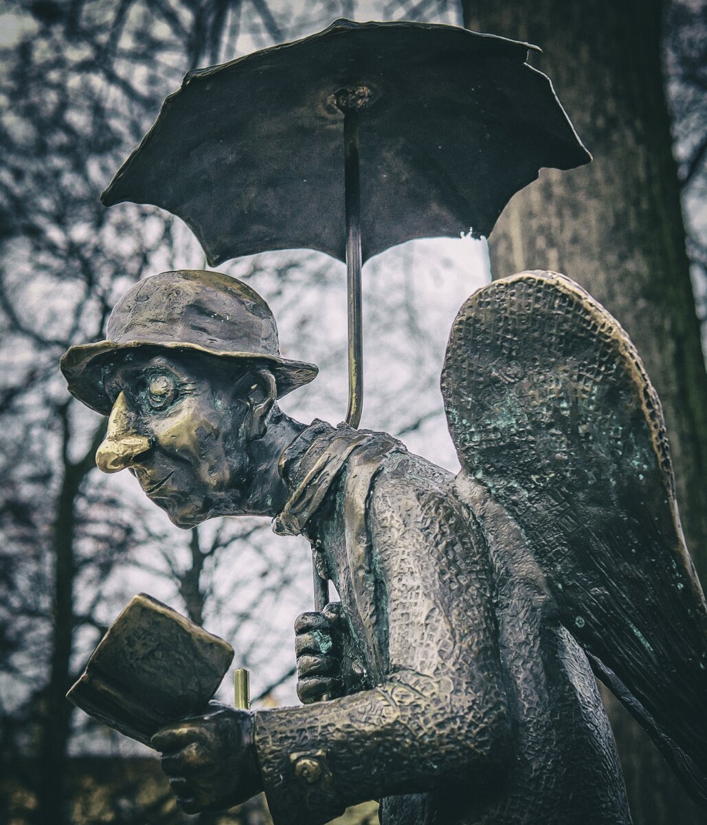 Памятник Петербургский ангел в Санкт-Петербурге