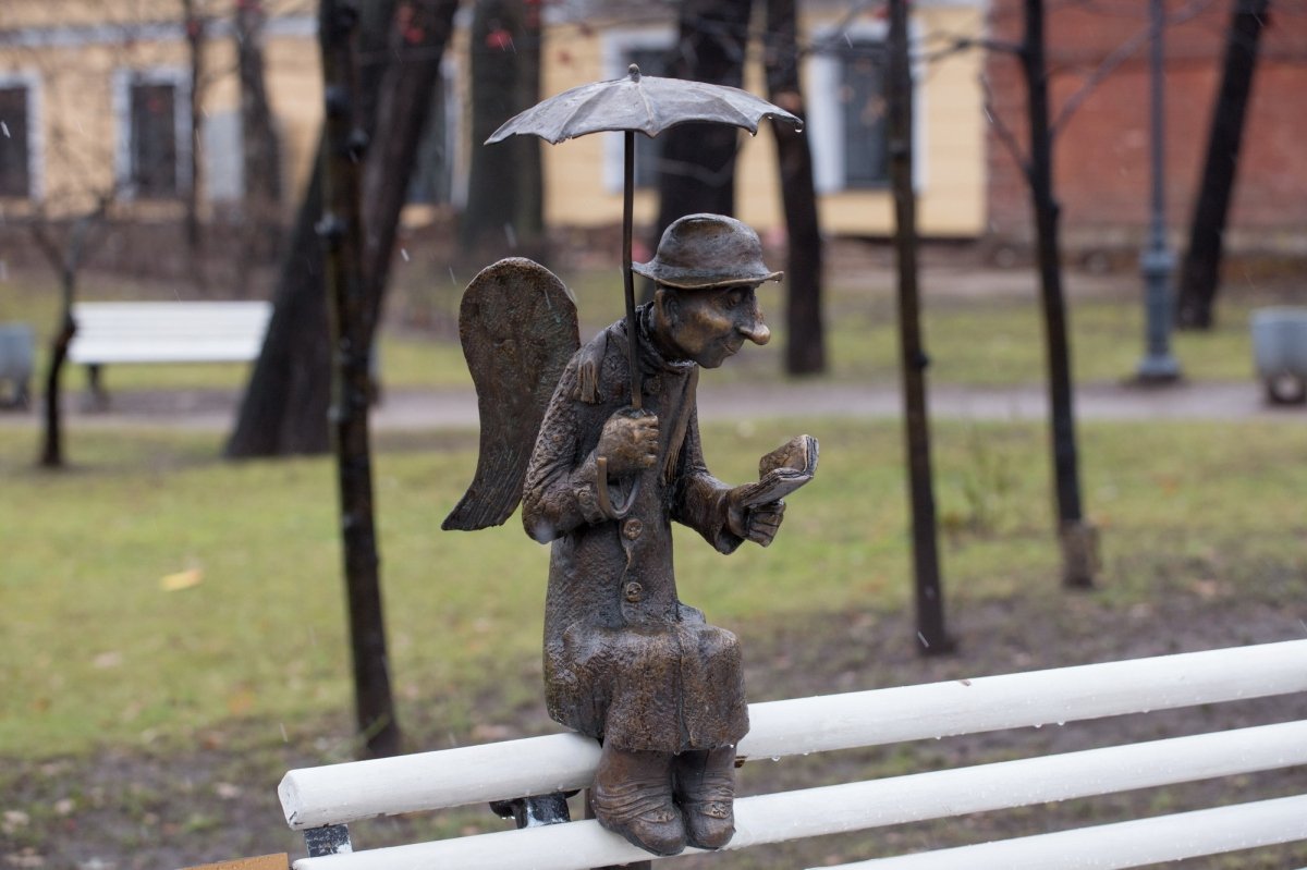 Роман Шустров «Петербургский ангел» в Измайловском саду.