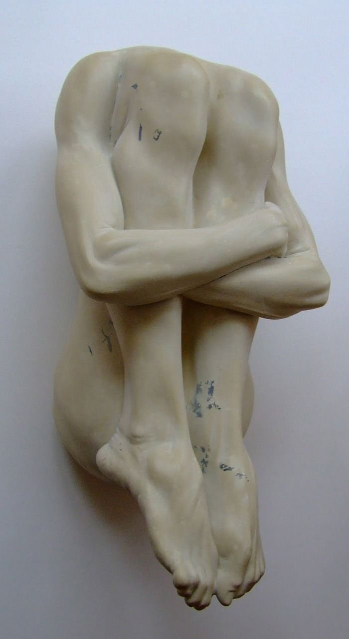 Ноги скульптура