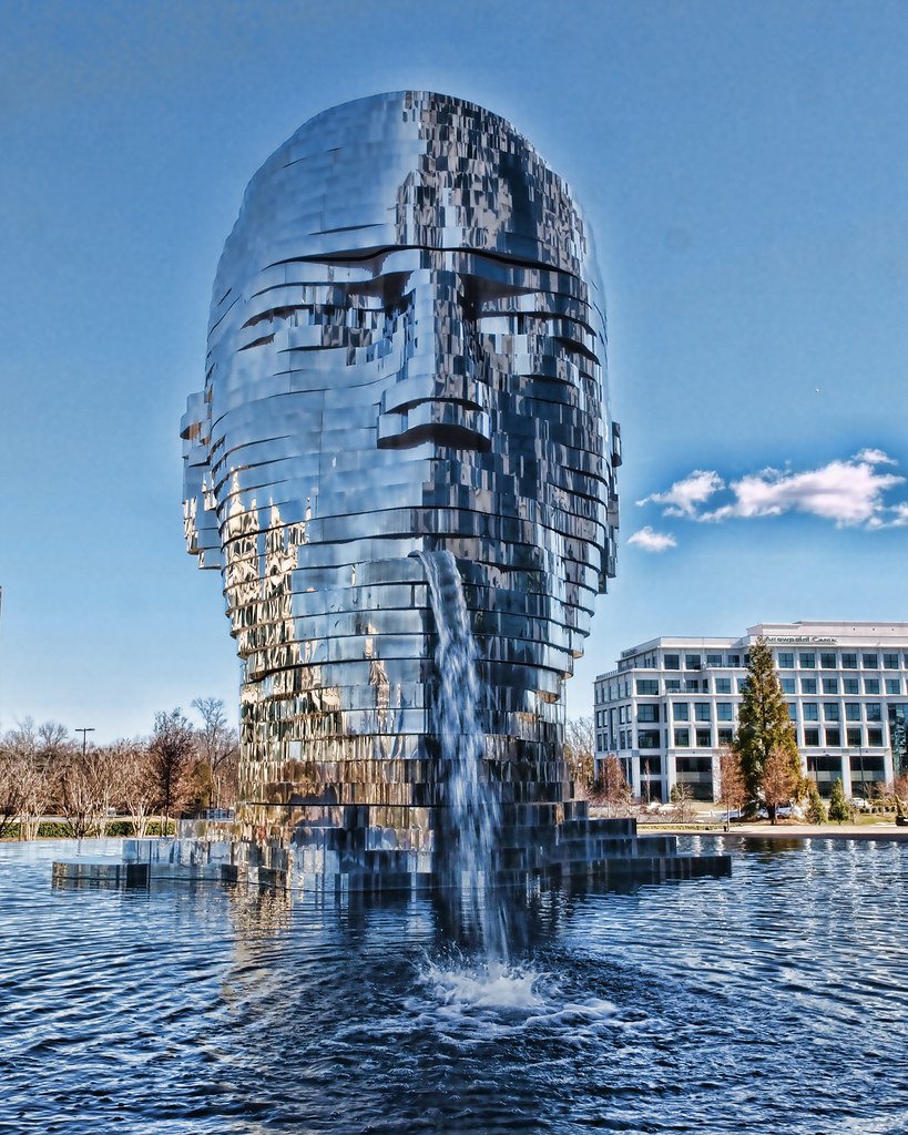 Скульптура-фонтан Metalmorphosis, США