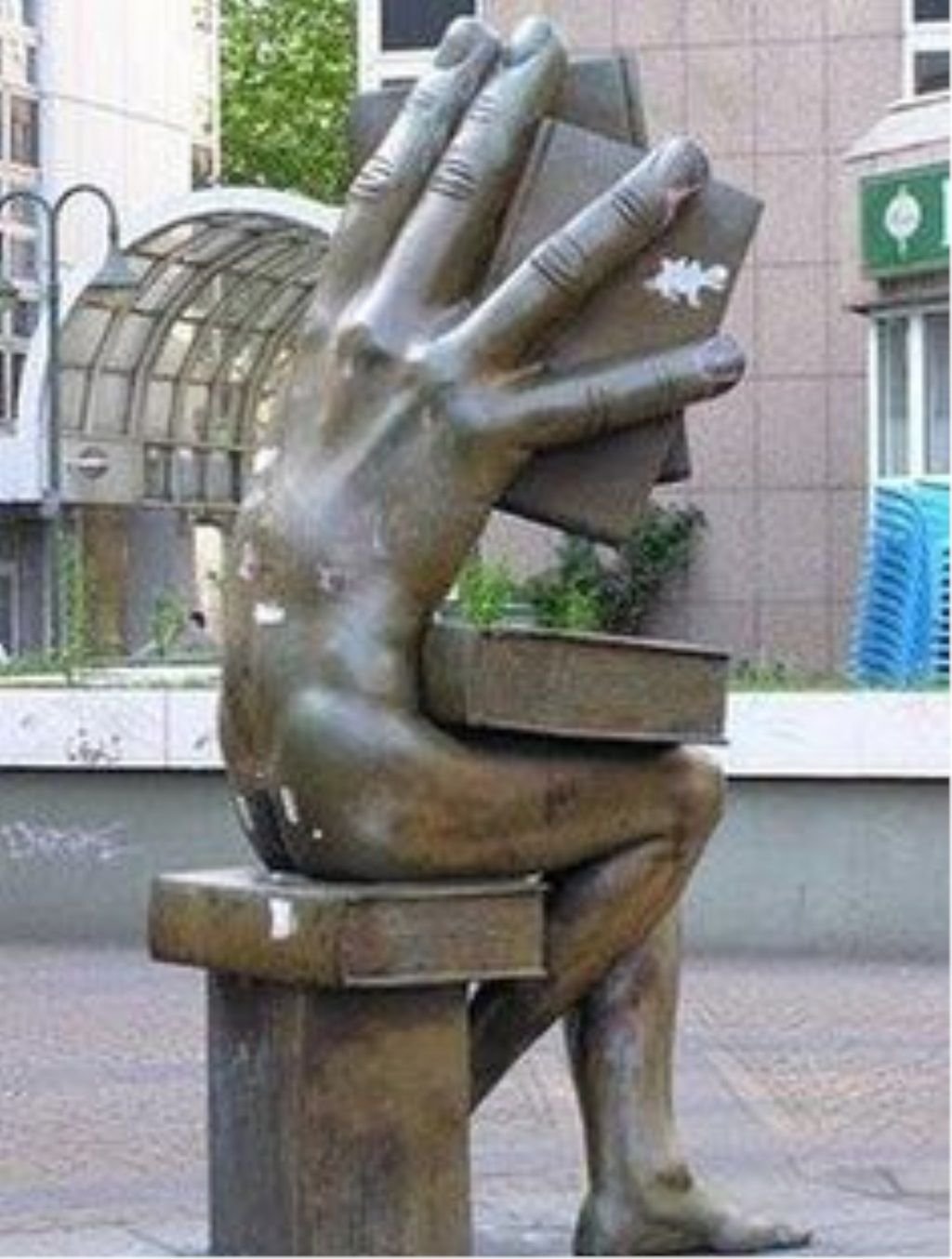 Необычные памятники