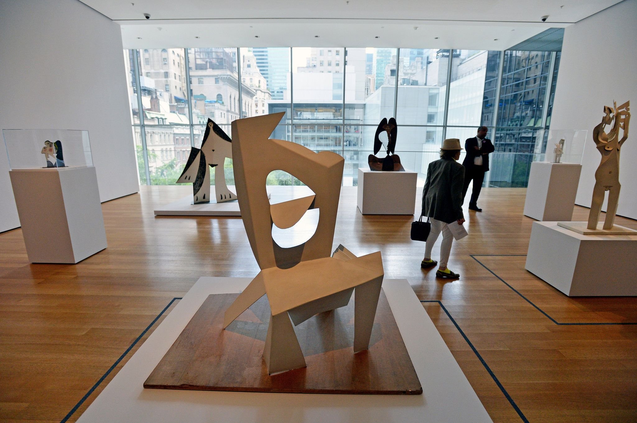 5 видов современного искусства. Музей мома в Нью-Йорке. MOMA музей современного искусства. Скульптура Пикассо музей современного искусства. Гуггенхайм музей в Нью-Йорке Пикассо.