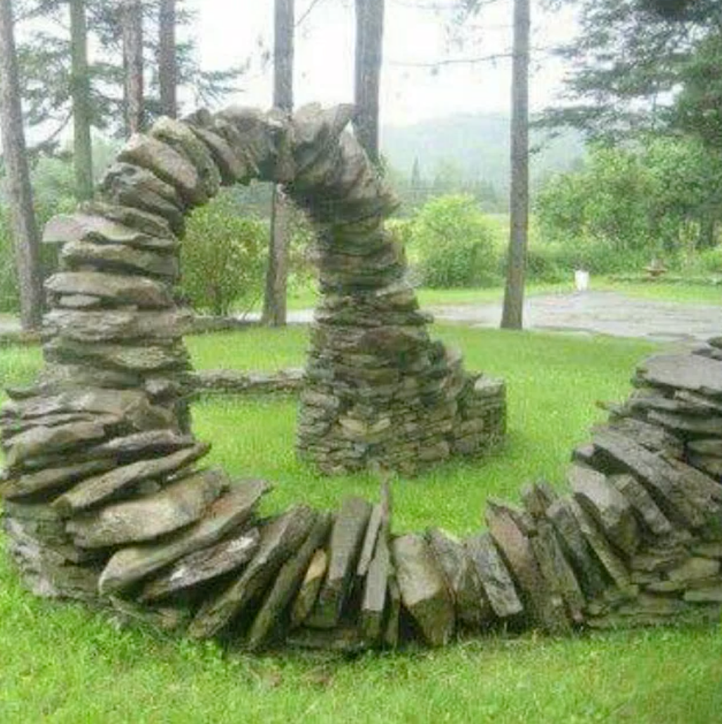 Скульптуры из камня для сада