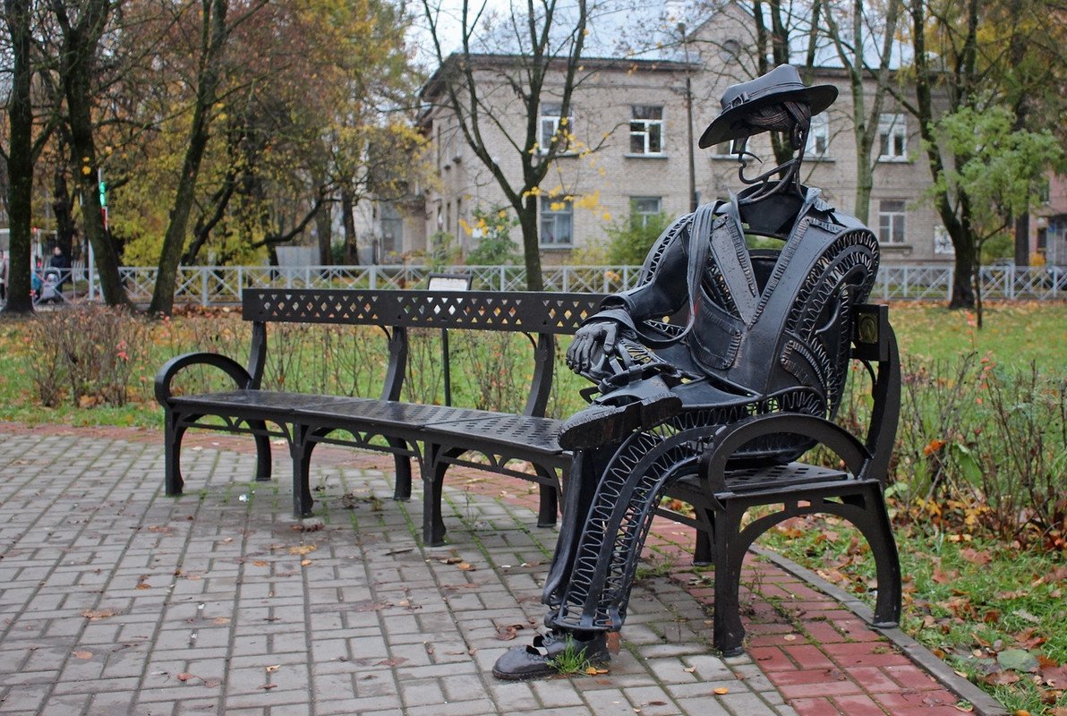 Памятник Куприну в Гатчине