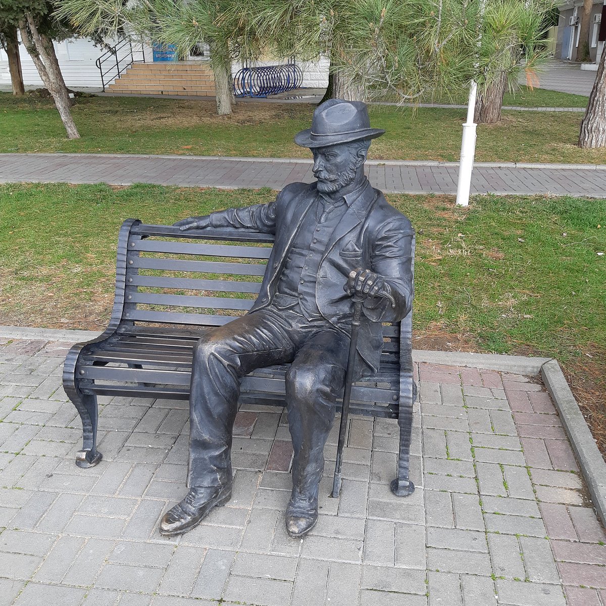 Памятник Сульжинского в Геленджике