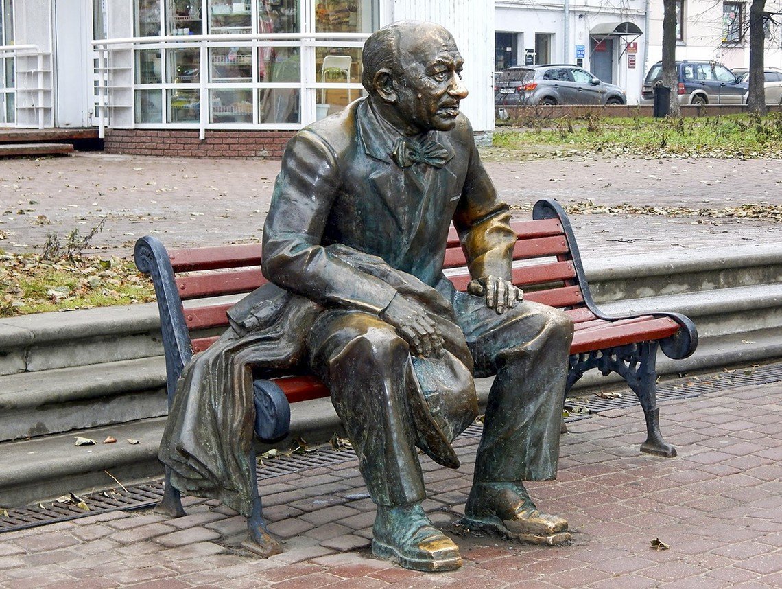 Памятник Евстигнееву в Нижнем Новгороде