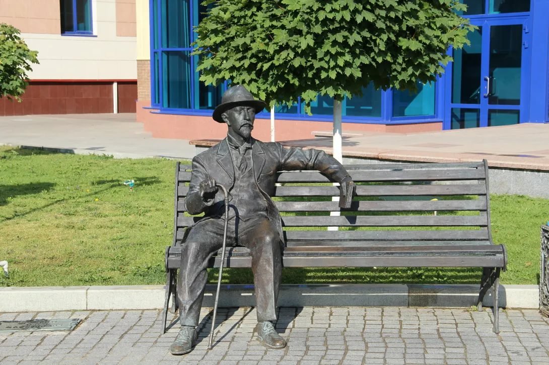 Памятник Бунину в Орле
