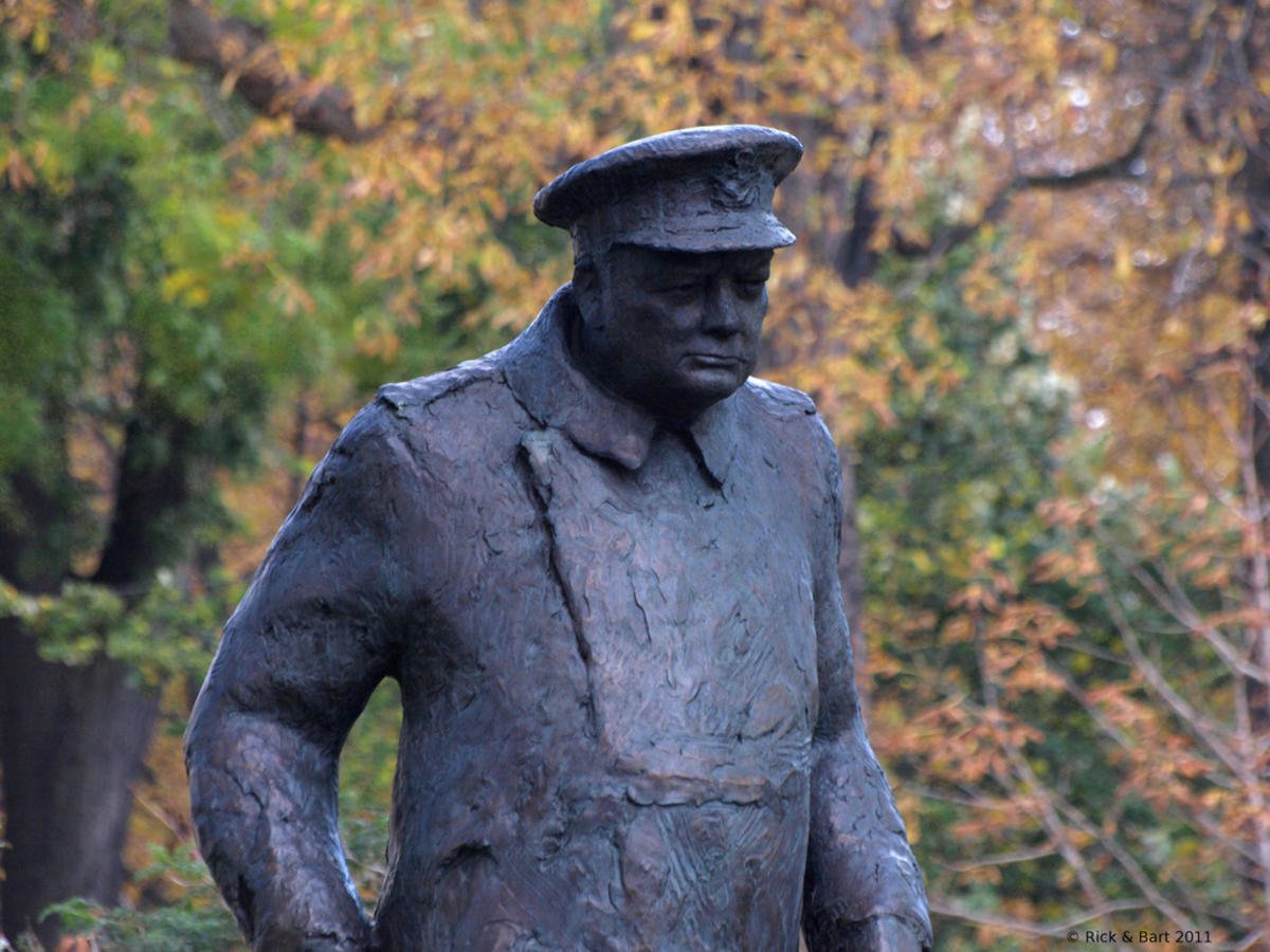 Уинстон Черчилль памятник