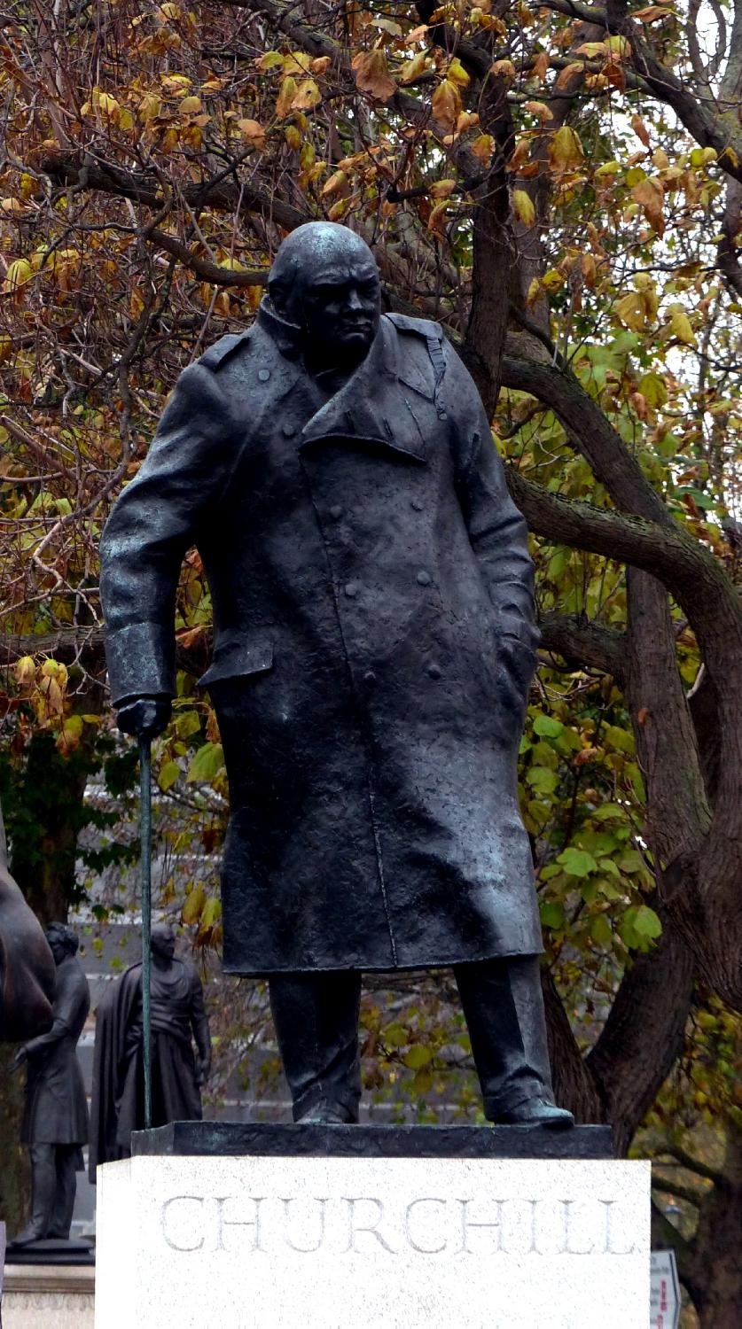 Памятник Черчиллю в Лондоне