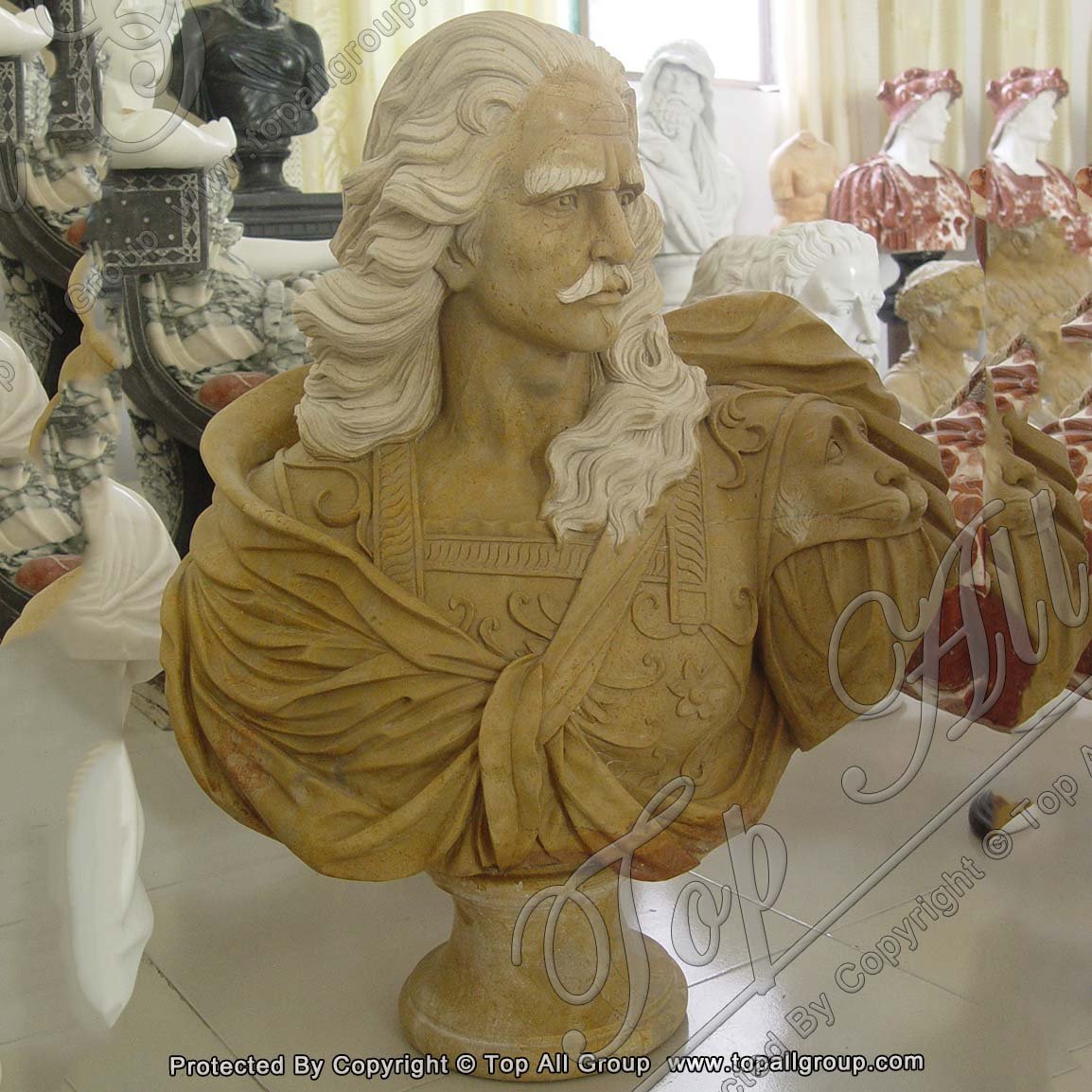 Желтый мраморный памятник