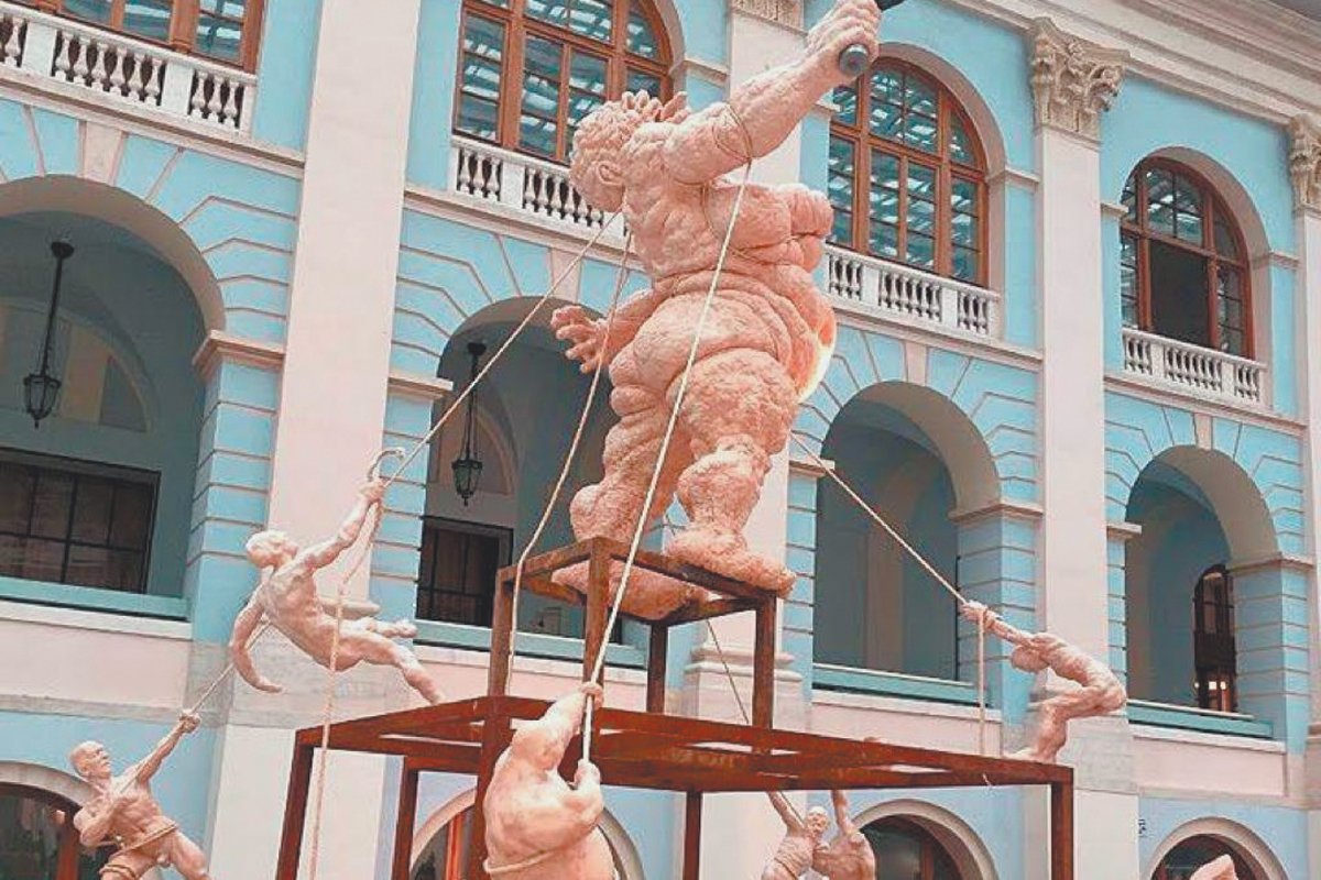 Олег Кулик скульптура мать