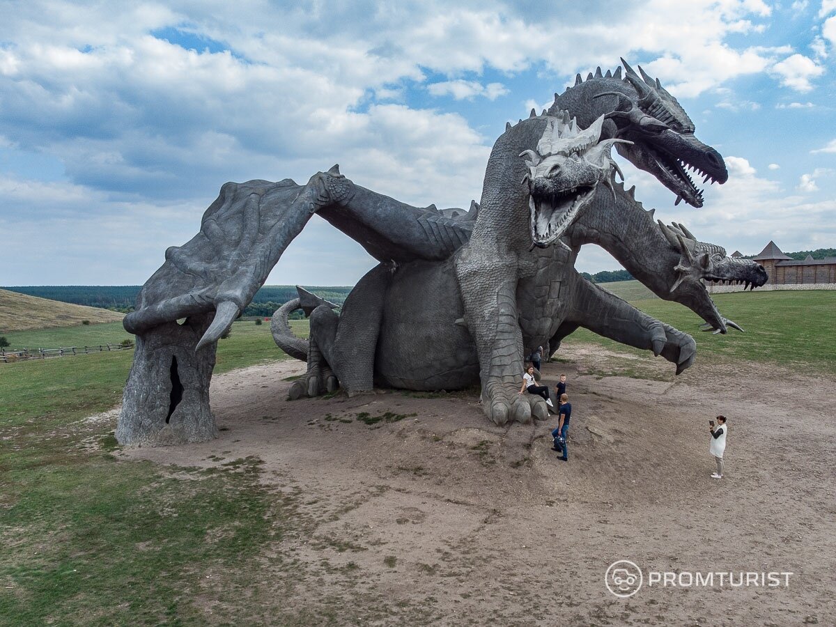 Скульптура змея горыныча