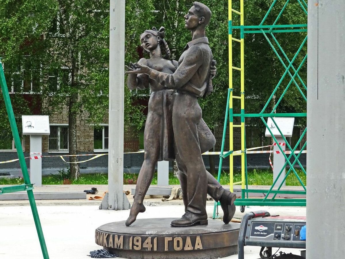 Сергиев Посад памятник выпускникам 1941