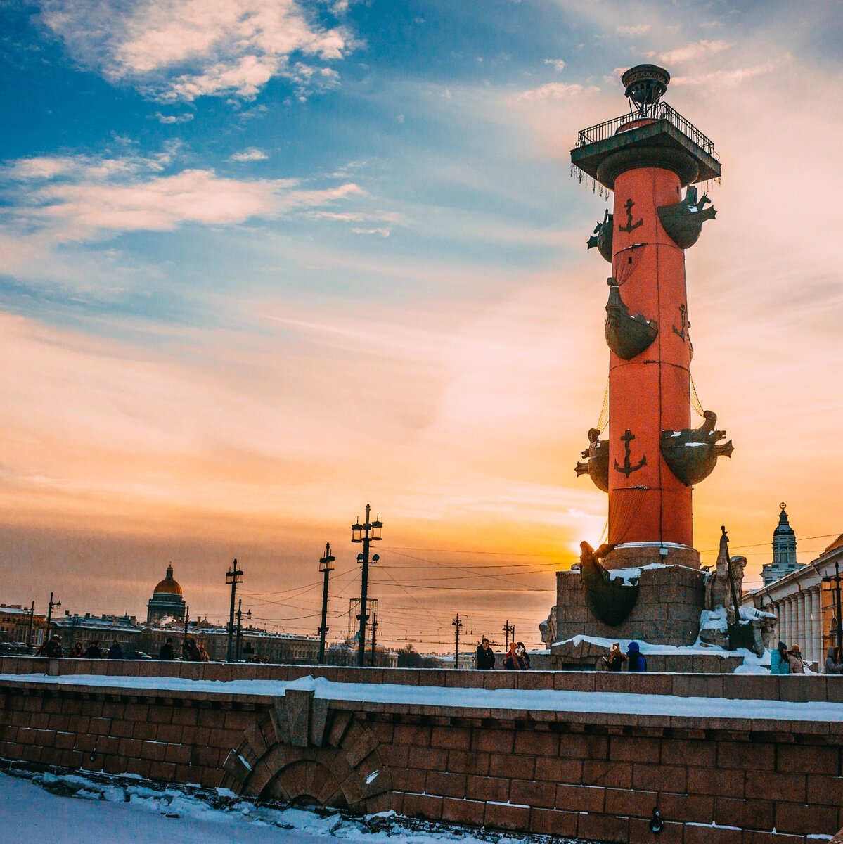 Ростральная колонна Петропавловский собор