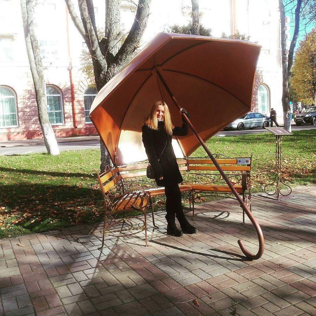 Лавочка с зонтом