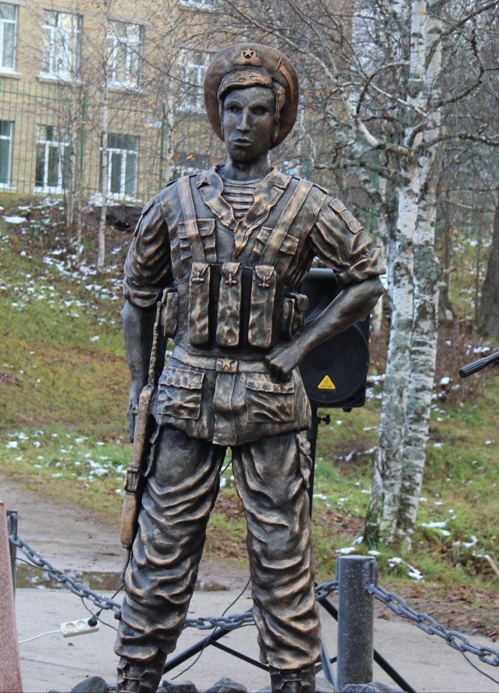Памятник десантнику в Ухте