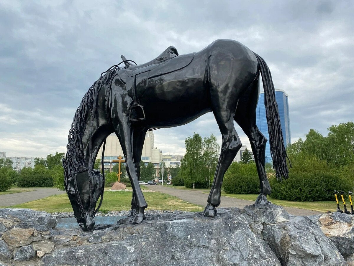 Памятник лошади в Красноярске