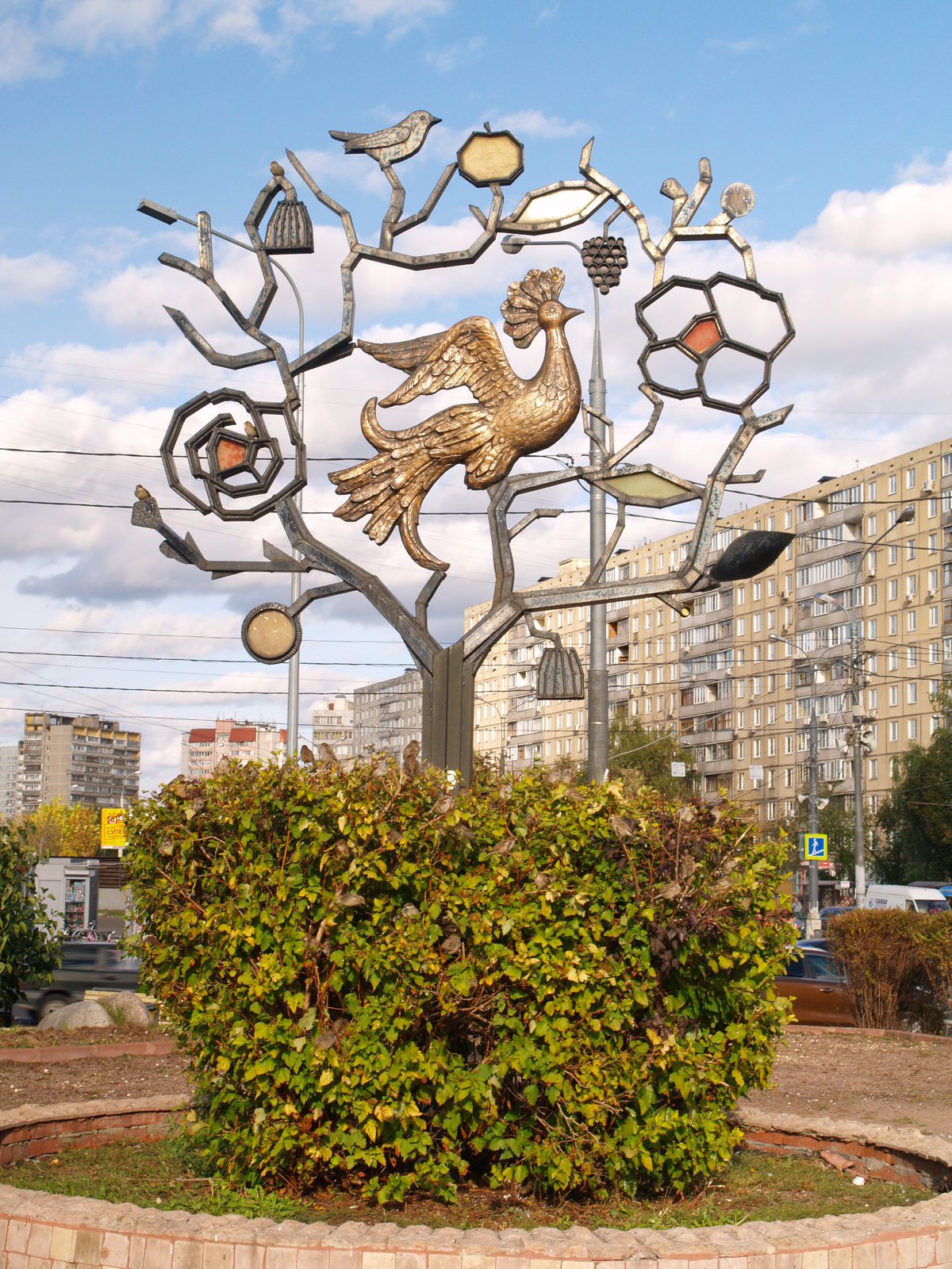 Скульптура Древо жизни в Ереване