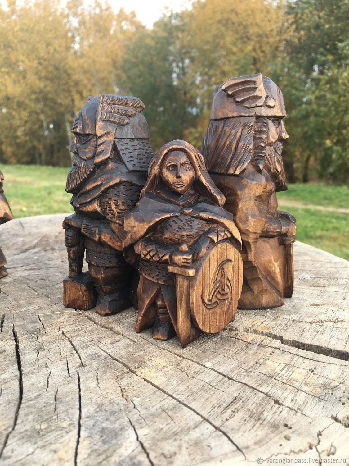 Деревянные фигурки викингов
