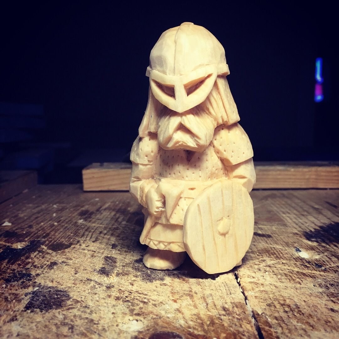 Фигурки воинов из дерева