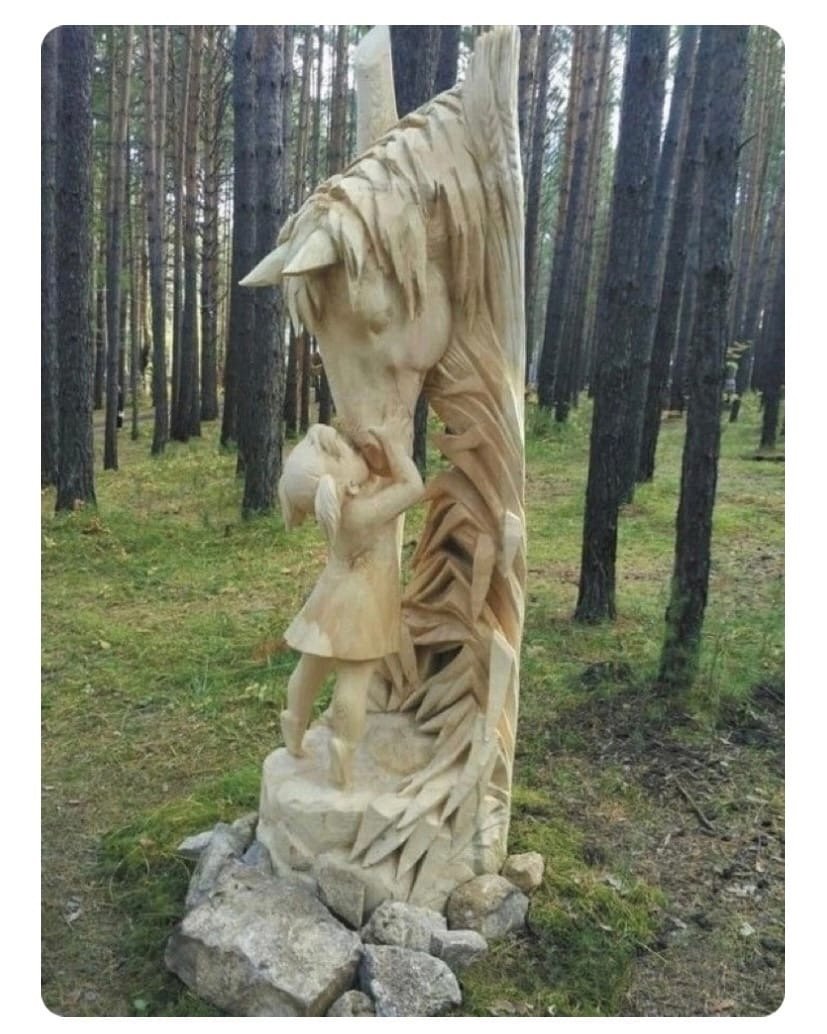 Резьба скульптуры из дерева