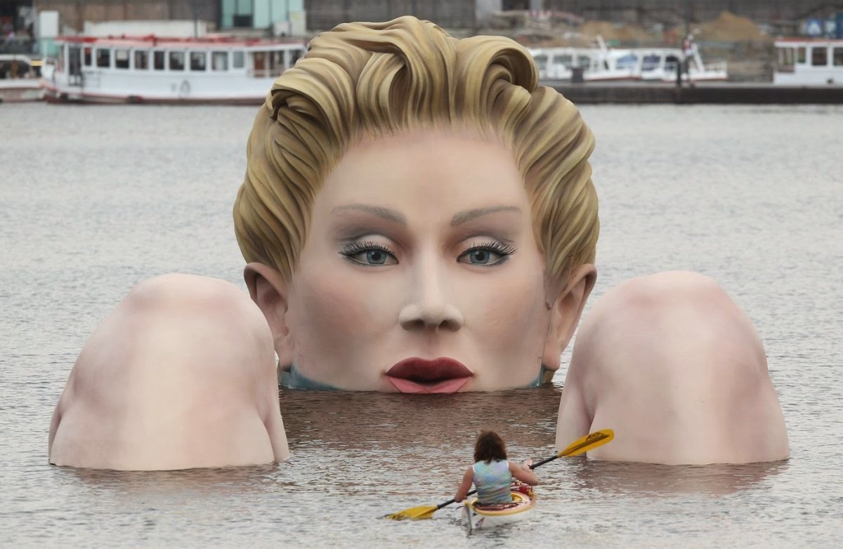 Статуя Купальщица в Гамбурге