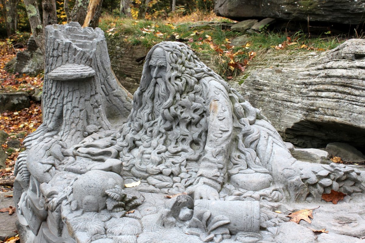 Каменные скульптуры