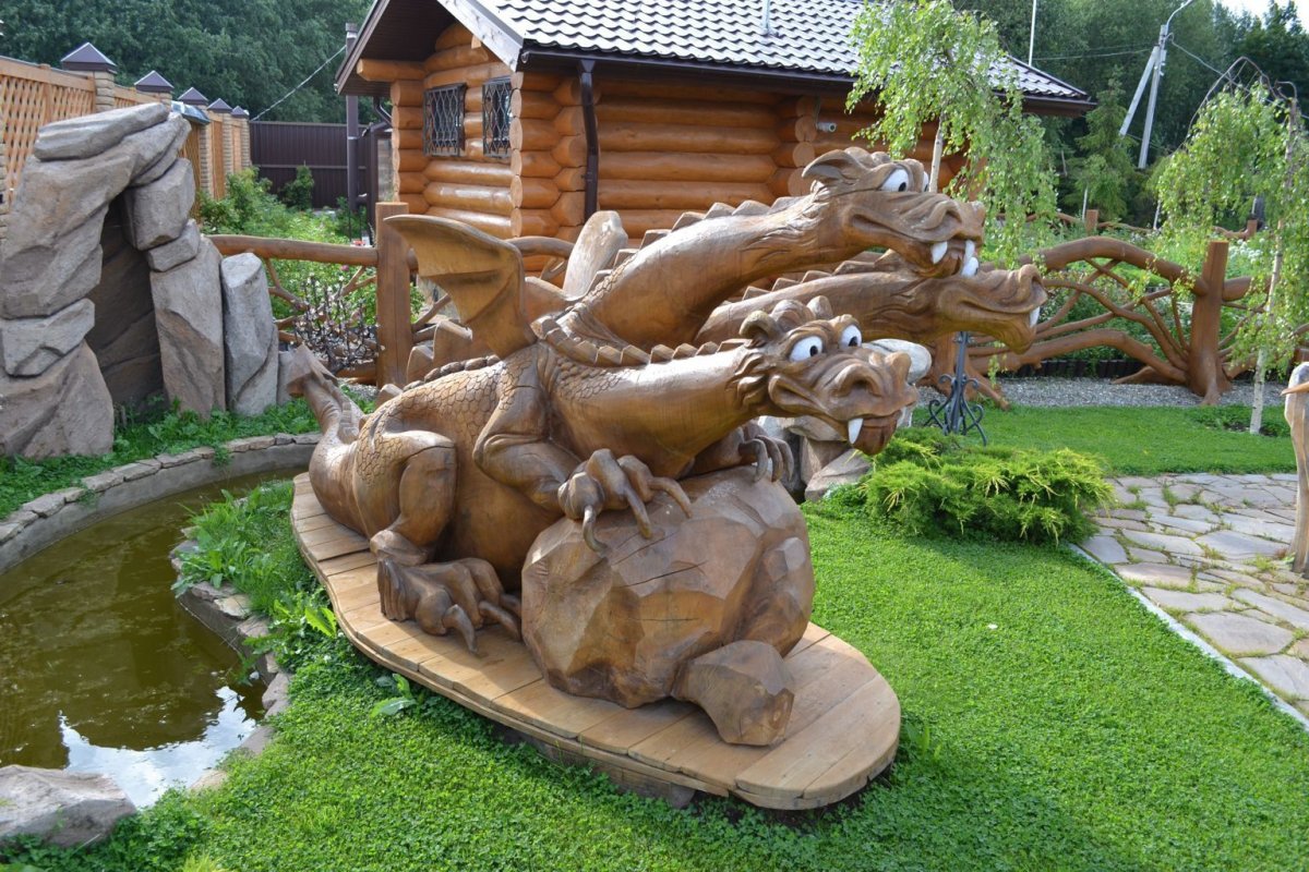 Скульптура змея Горыныча